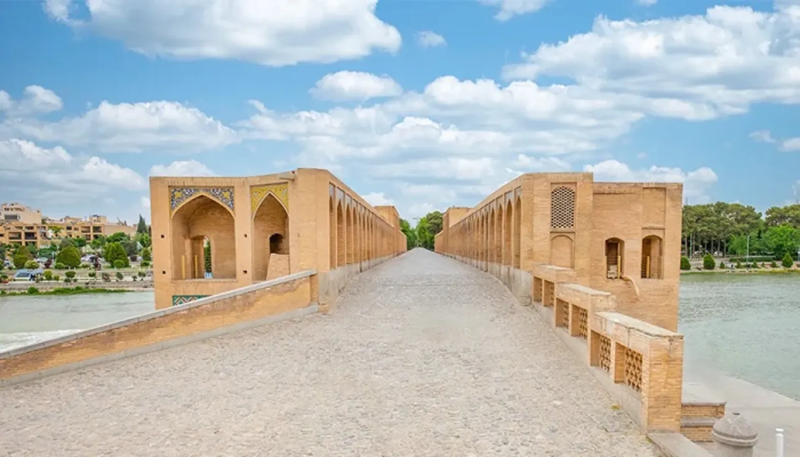 راهنمای جامع بازدید از پل خواجو اصفهان و تاریخچه آن